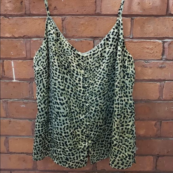 Leopard Print Button-up Tank - Picture 3 of 3